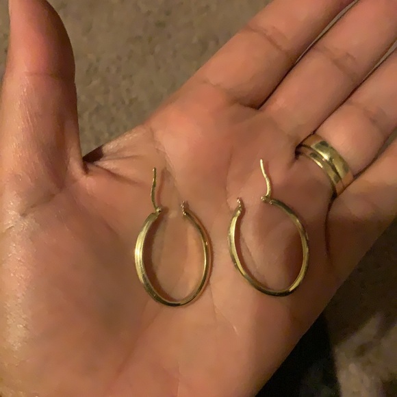 Gold hoop earrings - Picture 4 of 5